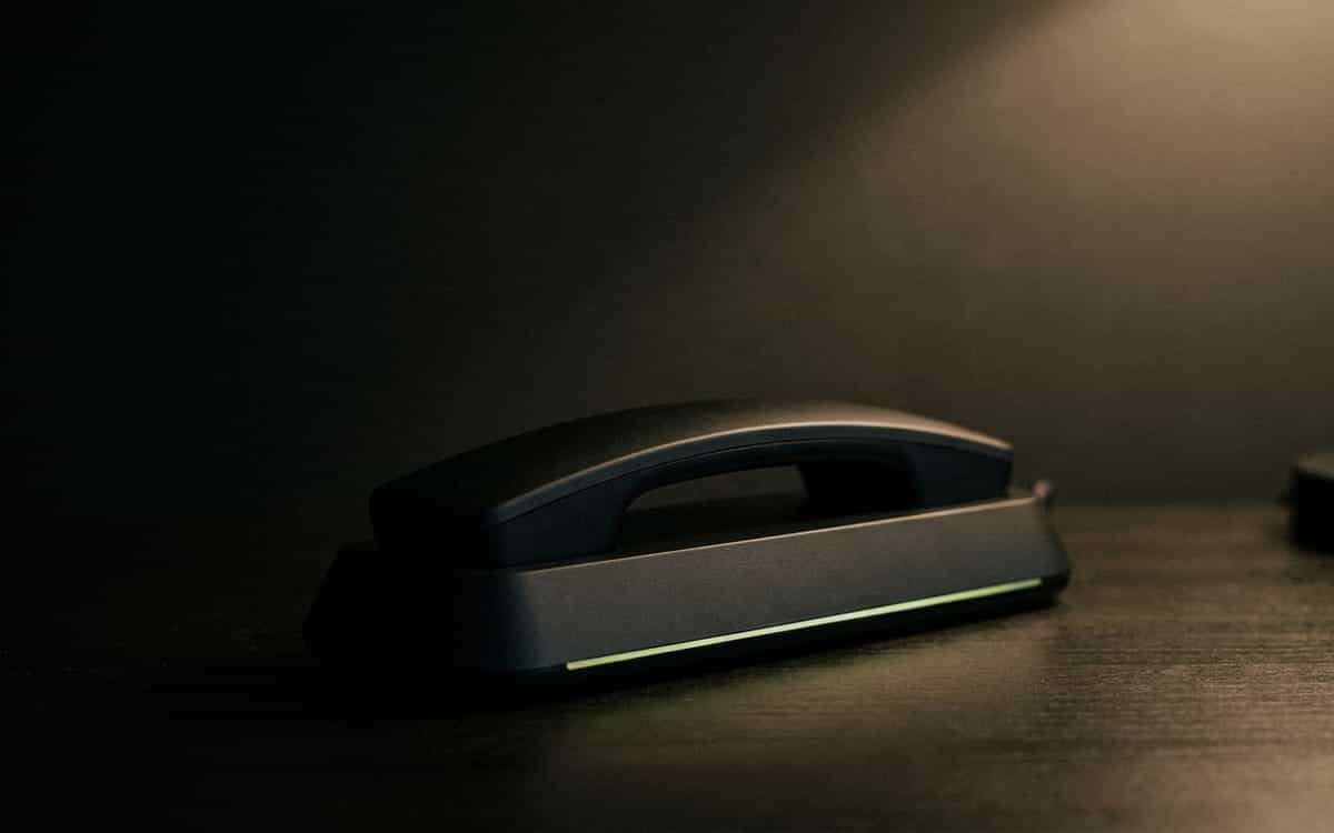 Hungarian AI phone assistant: what it does, when it transfers